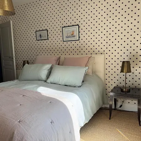 La Des Marronniers Grand Large Bedroom Couette-café 3*